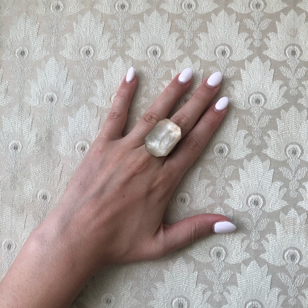 Large Stone Cream Statement Ring - Picture 3 of 5